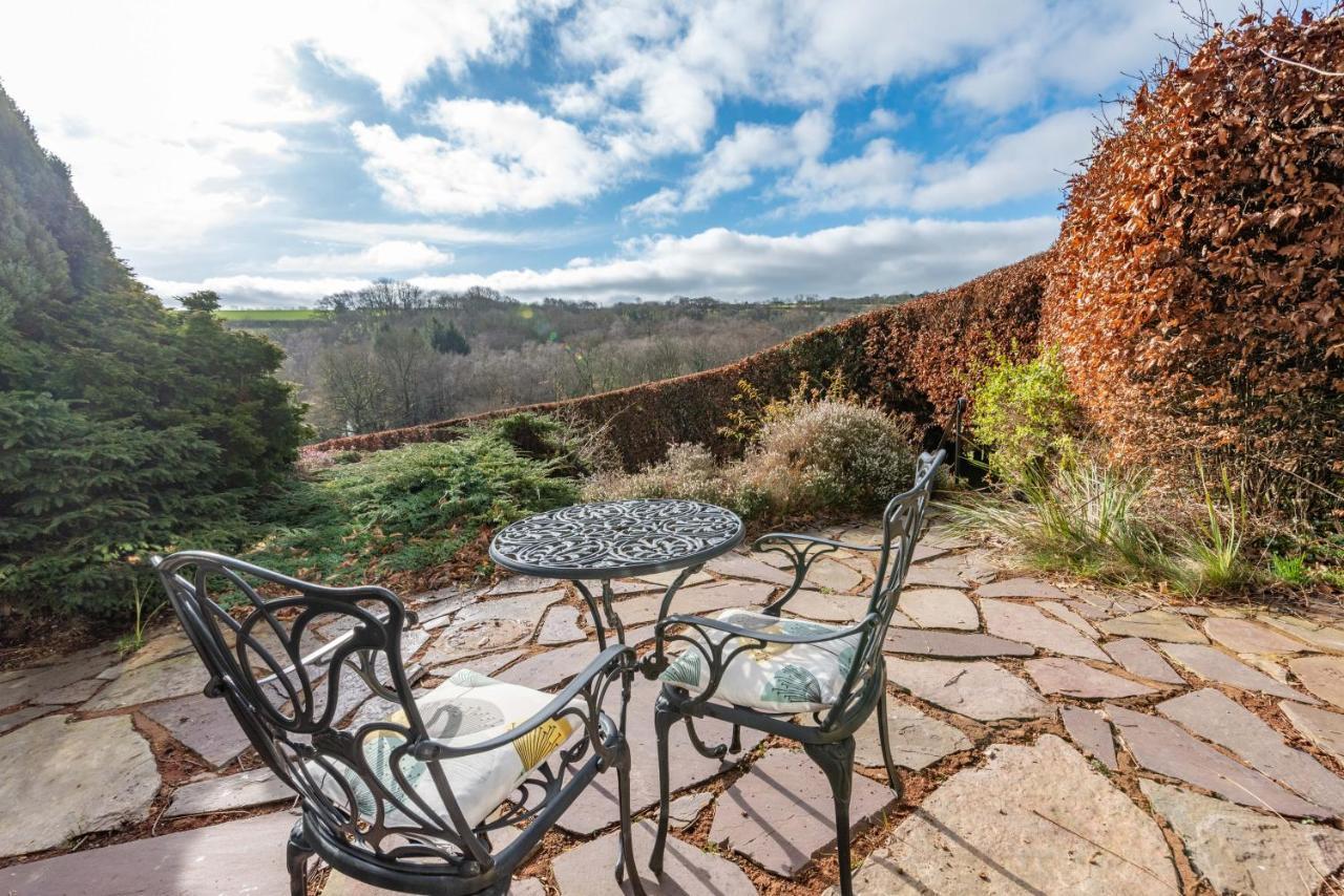 Nutsford House Bed & Breakfast *