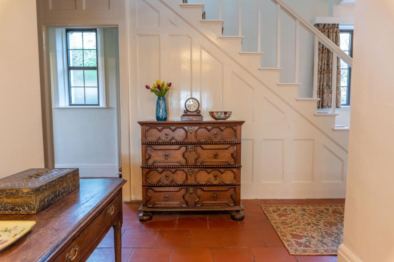 Bed & Breakfast Nutsford House